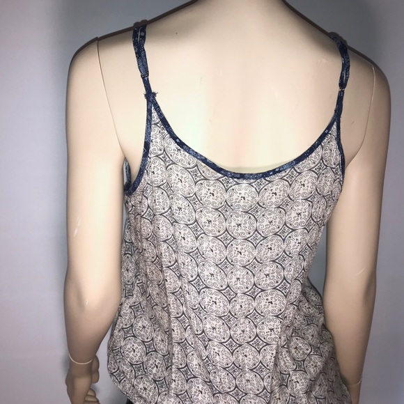 Adorable En Créme Blouse with Adjustable Straps - Picture 4 of 4